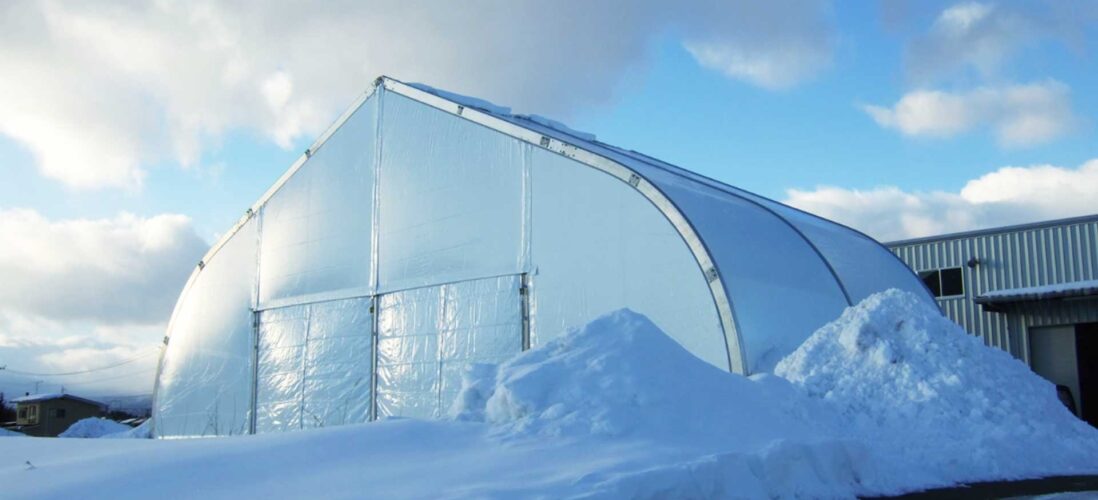 積雪地域の資材保管に最適な、積雪対策テント倉庫